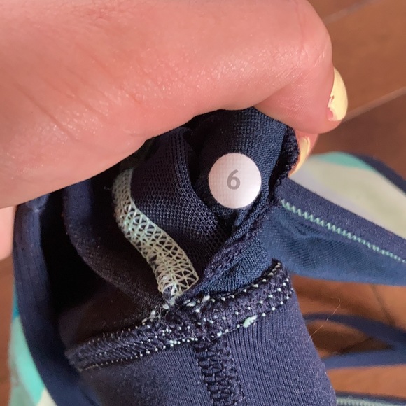 Lululemon flow y bra (6) - Picture 3 of 3